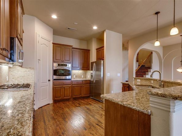 563  Rockingham Drive , Irving Texas 75063
