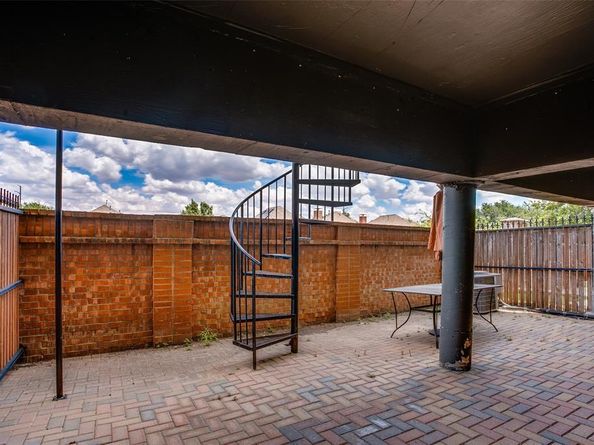 563  Rockingham Drive , Irving Texas 75063