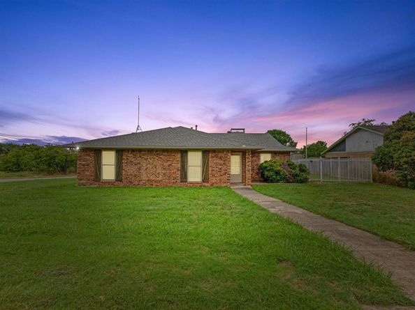 2110  Azalea Street , Denton Texas 76205