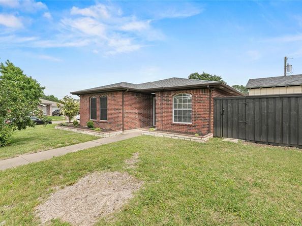 907  Valdez Drive , Dallas Texas 75253
