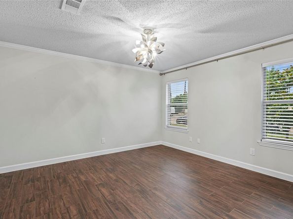 907  Valdez Drive , Dallas Texas 75253