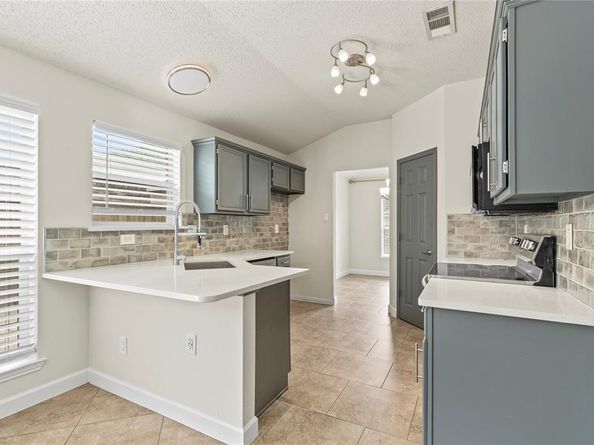 907  Valdez Drive , Dallas Texas 75253