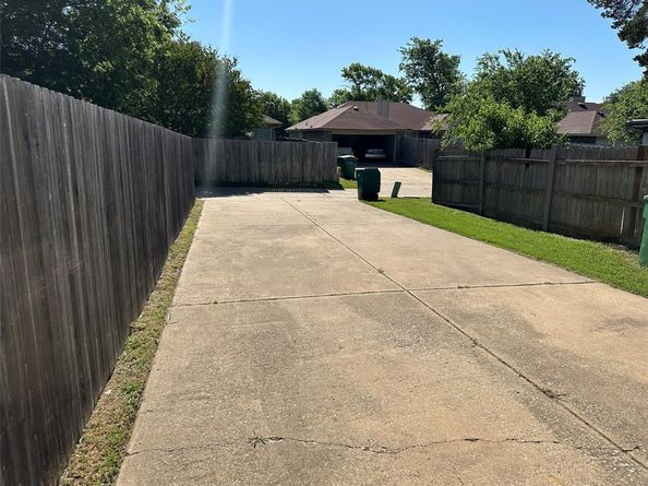 1512  Straus Road , Cedar Hill Texas 75104