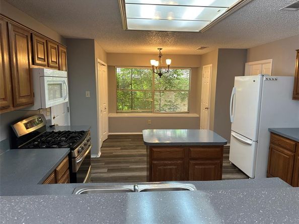 1512  Straus Road , Cedar Hill Texas 75104