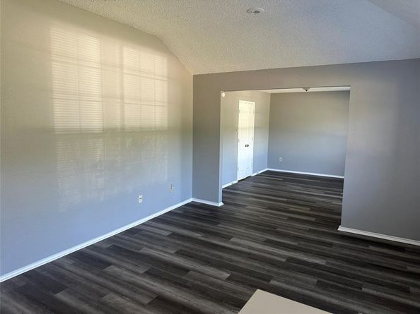 1512  Straus Road , Cedar Hill Texas 75104