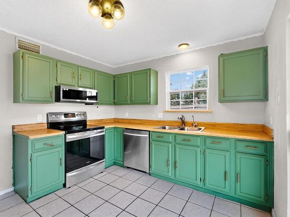 205  Callender Drive , Fort Worth Texas 76108