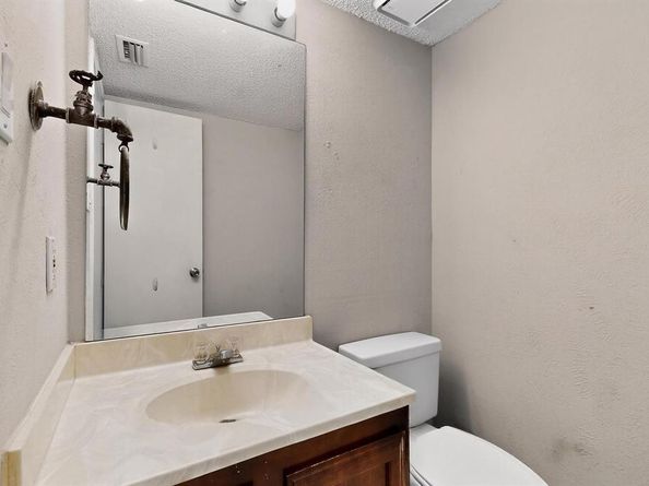 205  Callender Drive , Fort Worth Texas 76108
