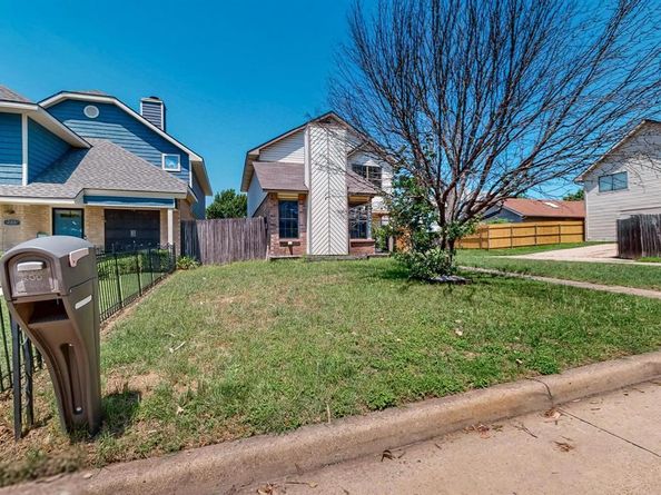 205  Callender Drive , Fort Worth Texas 76108