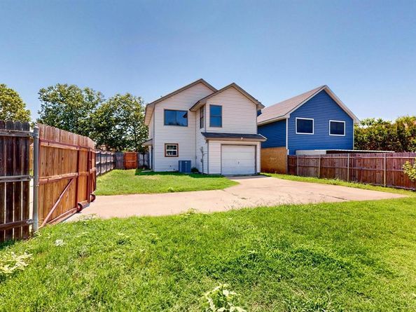 205  Callender Drive , Fort Worth Texas 76108