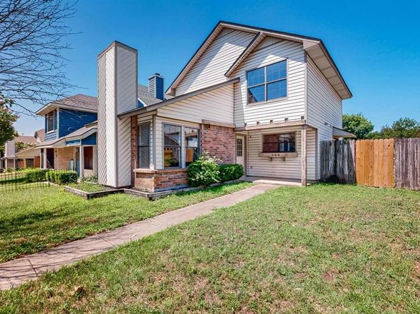 205  Callender Drive , Fort Worth Texas 76108