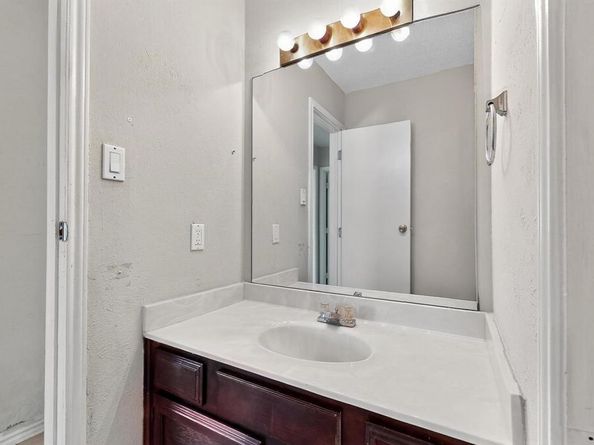 205  Callender Drive , Fort Worth Texas 76108