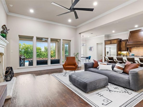 655  Creekway Drive , Irving Texas 75039