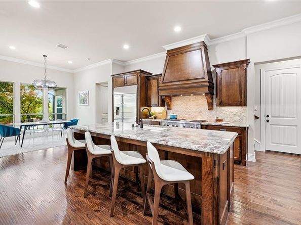 655  Creekway Drive , Irving Texas 75039
