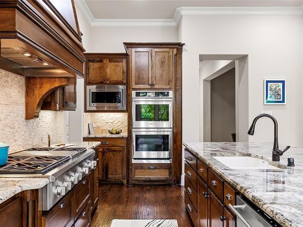 655  Creekway Drive , Irving Texas 75039