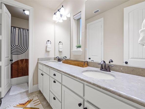 655  Creekway Drive , Irving Texas 75039