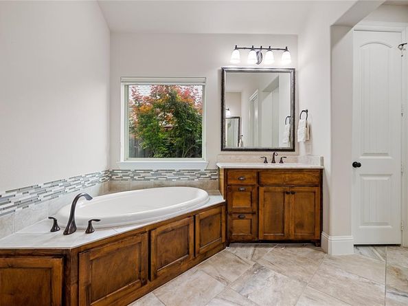 655  Creekway Drive , Irving Texas 75039