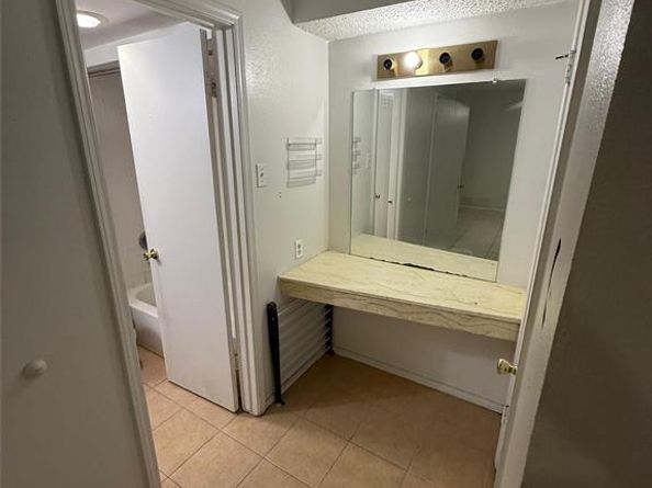 3624  Parkridge Drive  213, Dallas Texas 75234