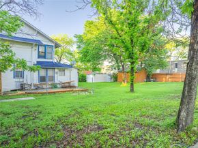 824  Elsbeth Street , Dallas Texas 75208