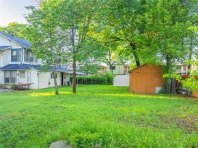824  Elsbeth Street , Dallas Texas 75208