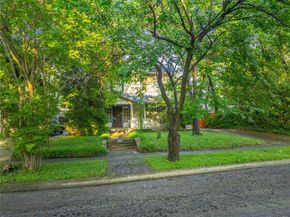 824  Elsbeth Street , Dallas Texas 75208