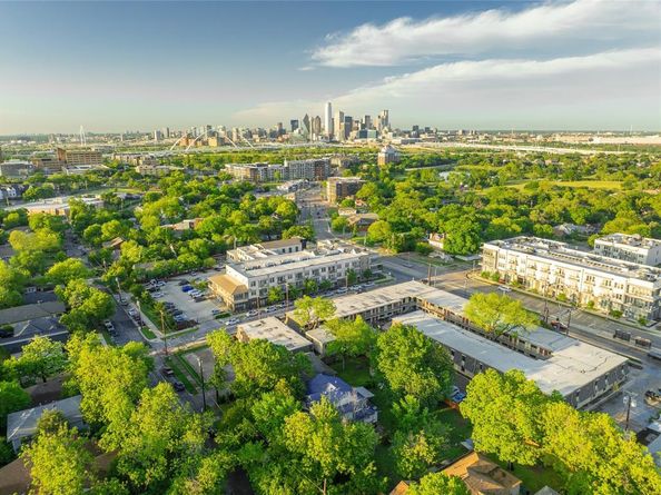 824  Elsbeth Street , Dallas Texas 75208