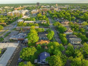 824  Elsbeth Street , Dallas Texas 75208