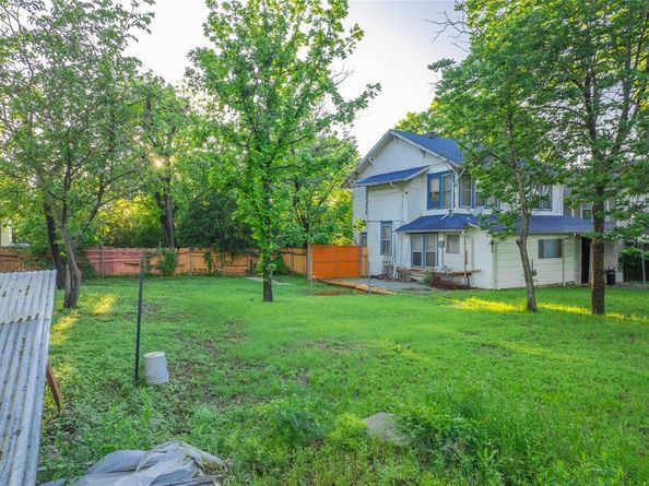 824  Elsbeth Street , Dallas Texas 75208