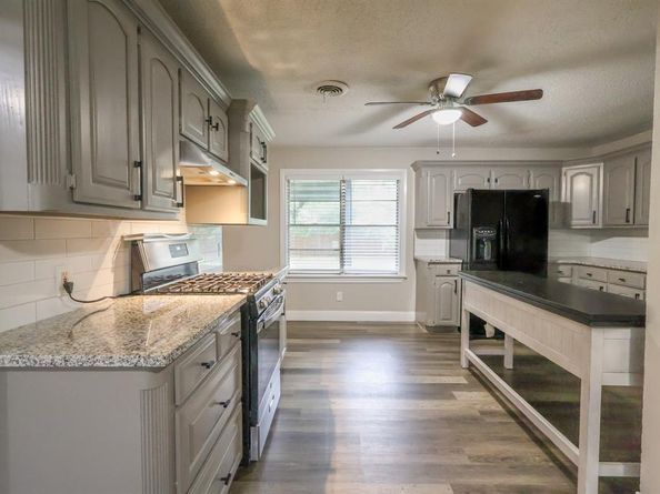 225  Hallbrook  , Fort Worth Texas 76134