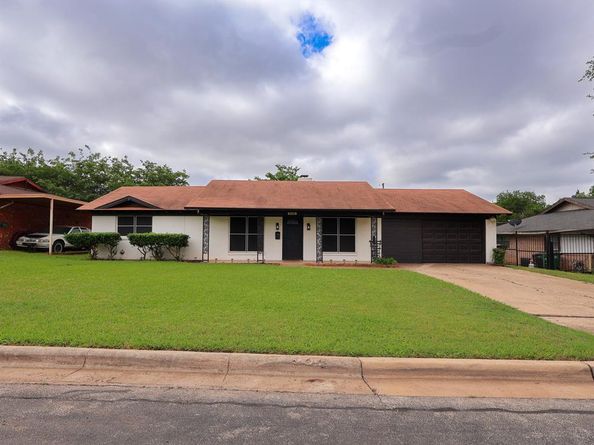 225  Hallbrook  , Fort Worth Texas 76134