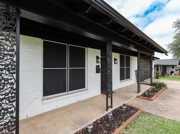 225  Hallbrook  