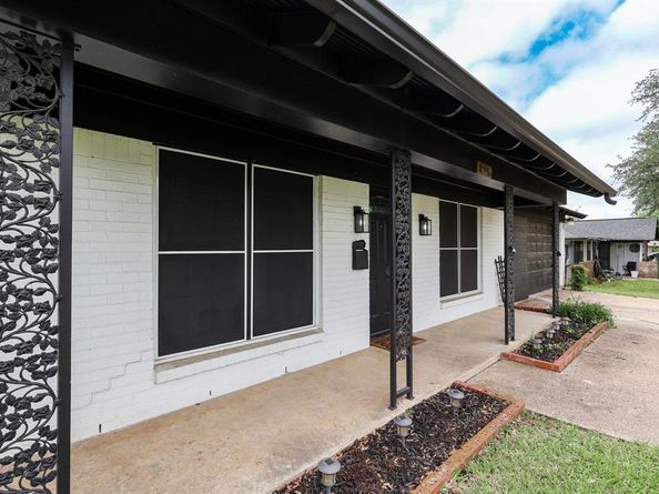 225  Hallbrook  , Fort Worth Texas 76134