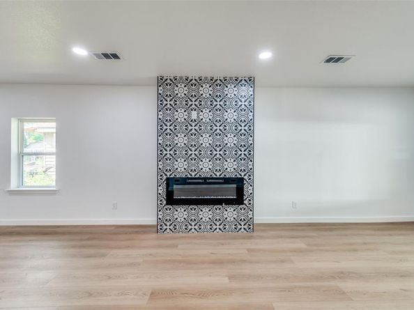 2916  Travis Avenue , Fort Worth Texas 76110