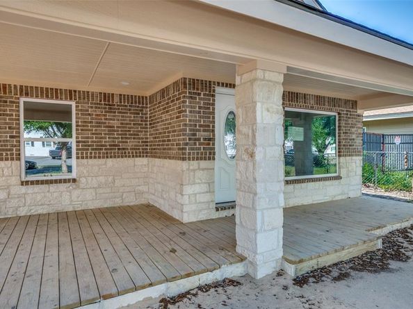 2916  Travis Avenue , Fort Worth Texas 76110