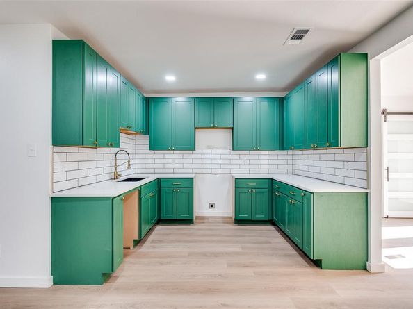 2916  Travis Avenue , Fort Worth Texas 76110