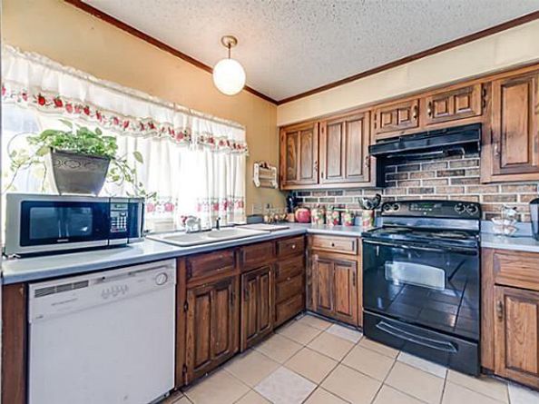 1818  Plantation Road , Garland Texas 75044