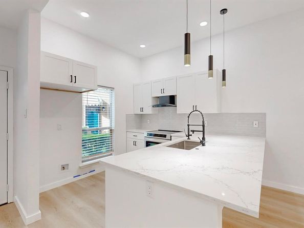 4015  Holland Avenue  102, Dallas Texas 75219