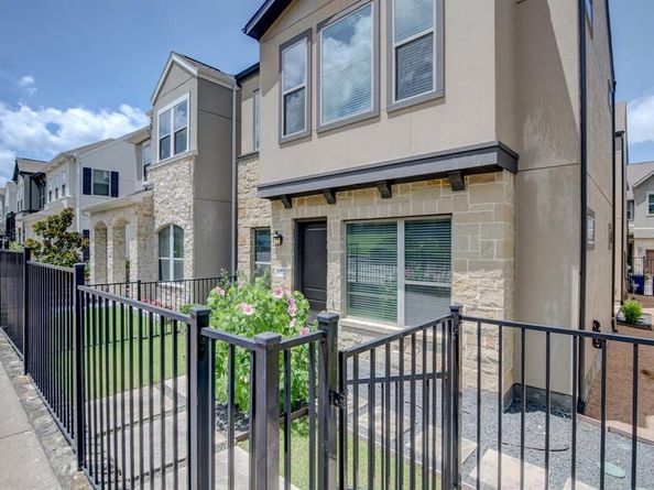 672  Aspen Valley Lane , Dallas Texas 75208