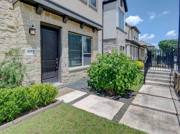 672  Aspen Valley Lane , Dallas Texas 75208