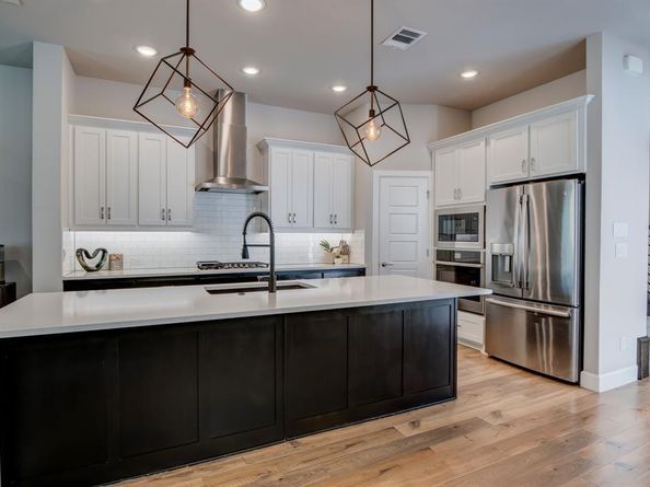 672  Aspen Valley Lane , Dallas Texas 75208