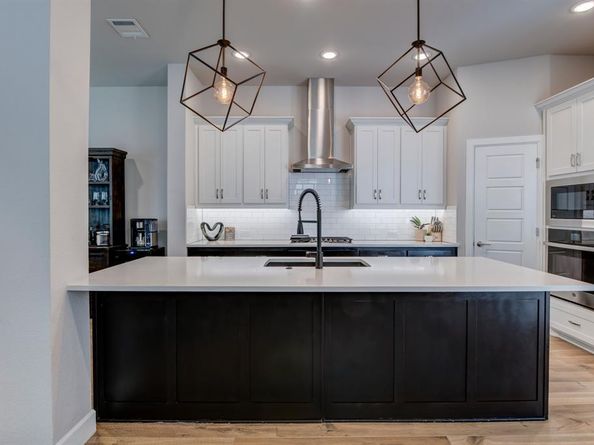 672  Aspen Valley Lane , Dallas Texas 75208