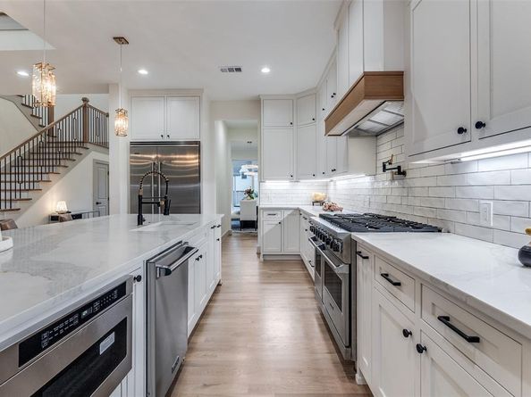 3903  Lively Lane , Dallas Texas 75220