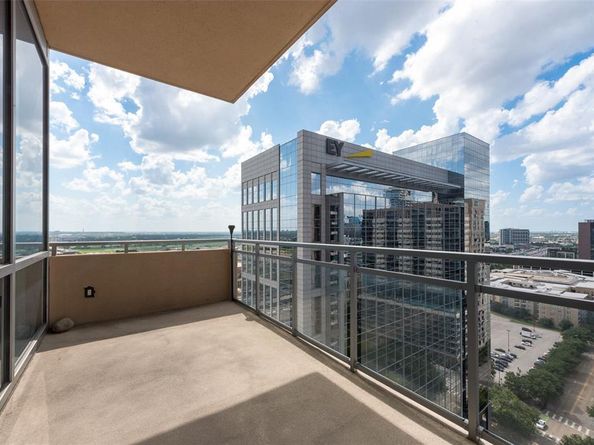 2200  Victory Avenue  1807, Dallas Texas 75219