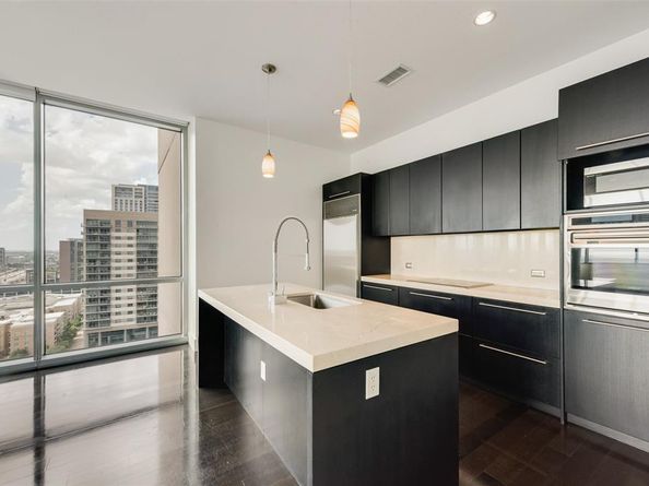 2200  Victory Avenue  1807, Dallas Texas 75219