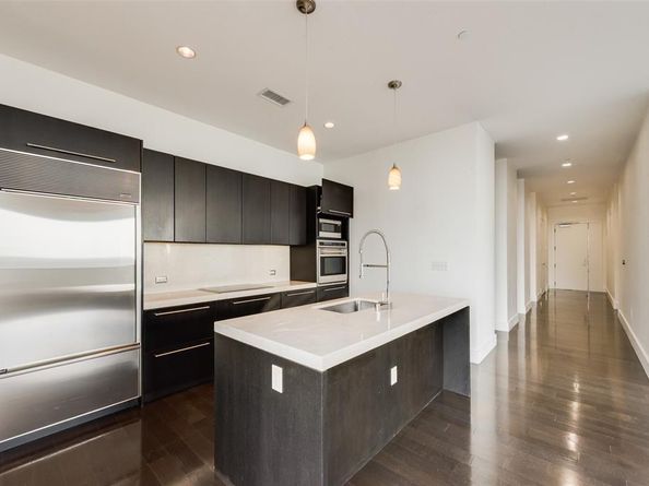 2200  Victory Avenue  1807, Dallas Texas 75219