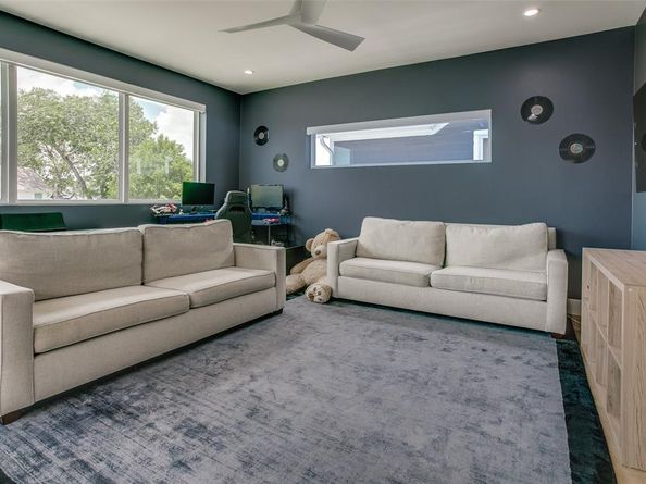 3811  Lively Lane , Dallas Texas 75220