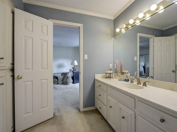 9028  Villa Park Circle , Dallas Texas 75225