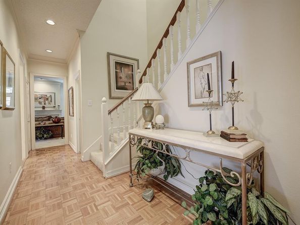 9028  Villa Park Circle , Dallas Texas 75225