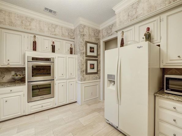 9028  Villa Park Circle , Dallas Texas 75225