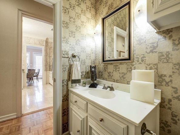 9028  Villa Park Circle , Dallas Texas 75225