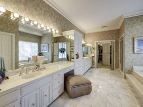 9028  Villa Park Circle , Dallas Texas 75225